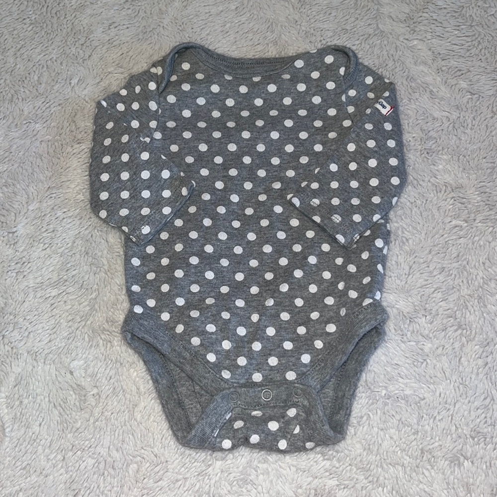 (3 for $10) baby gap gray polkadot long sleeve bodysuit